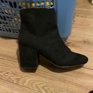 NWOB. Bar III suede boots.